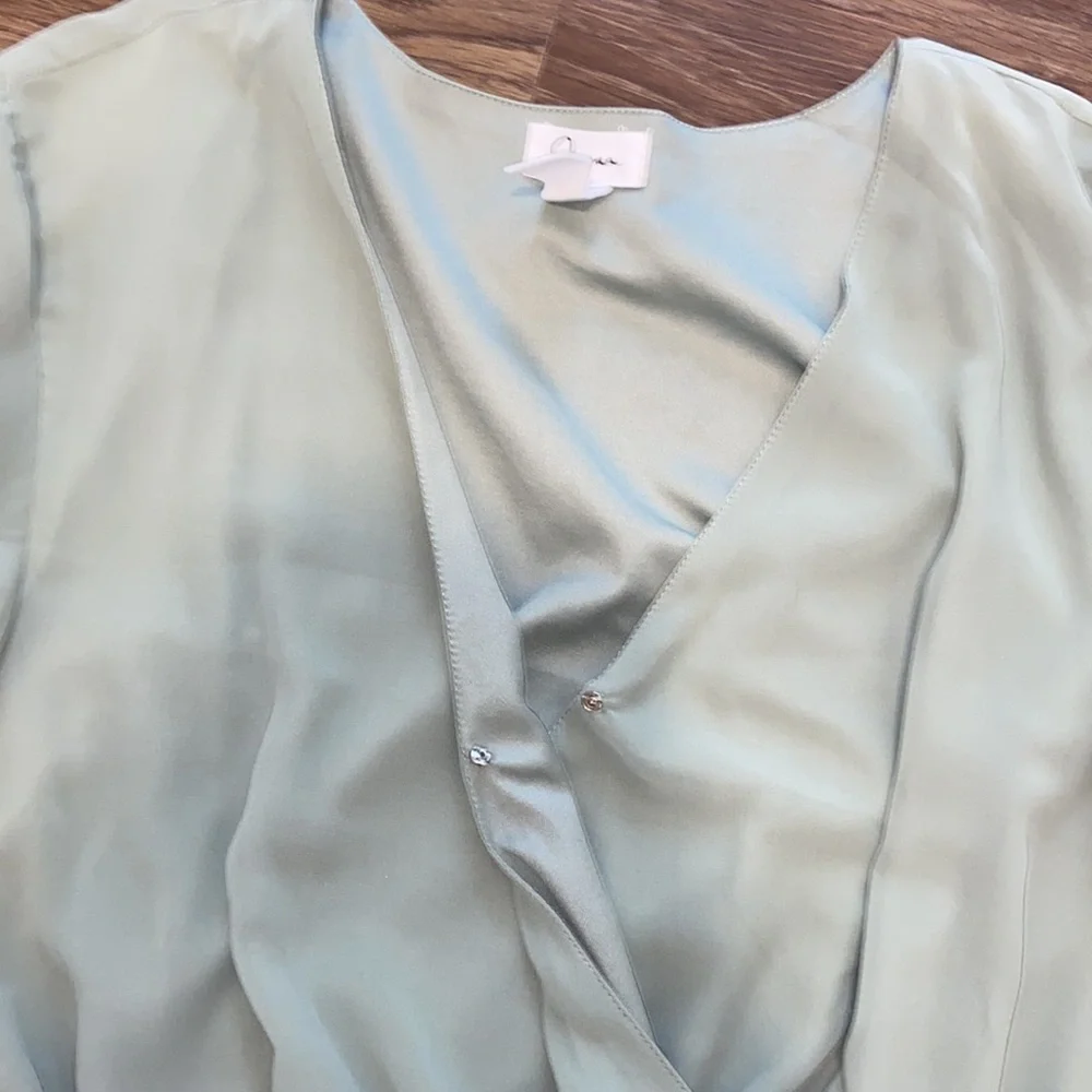 Womens top - Picture 3 of 4